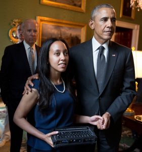 Haben Girma posa accanto a Barack Obama