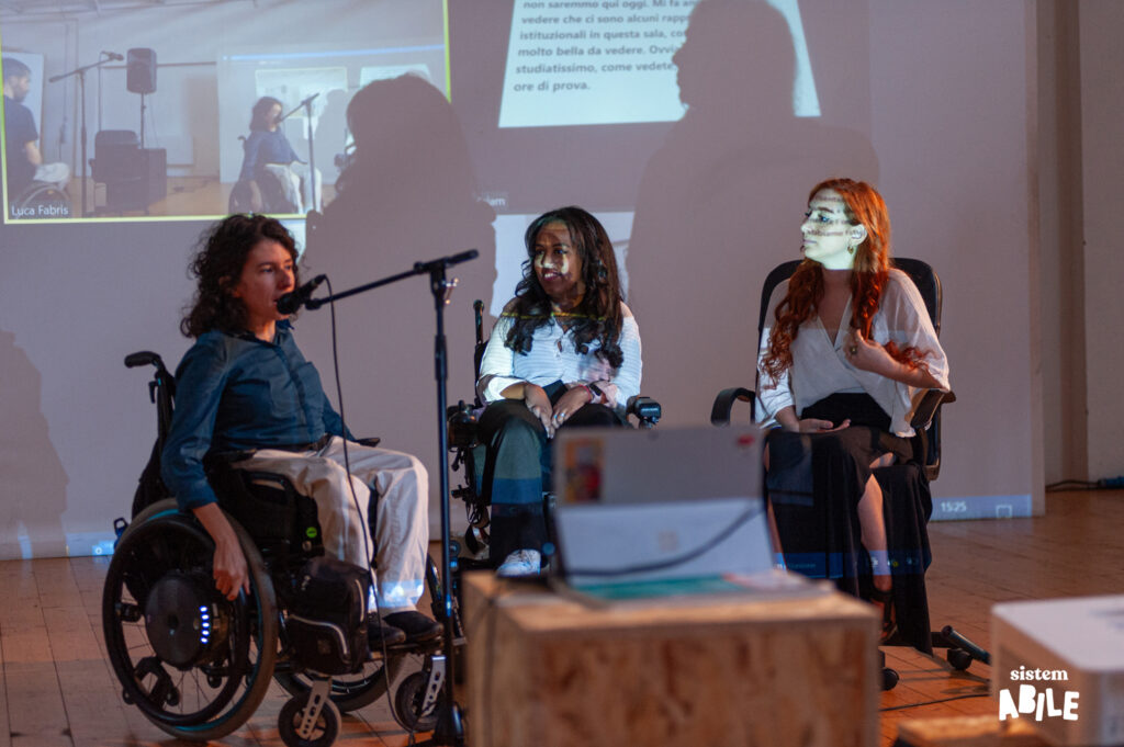 Tre relatori parlano durante il TALK del Disability Pride
